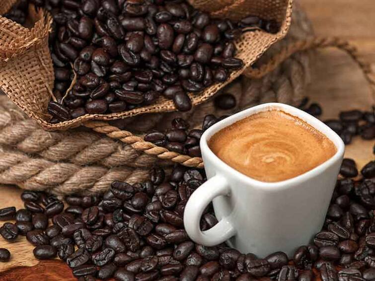 should not drink coffee in the morning coffee Know side effects Side Effects Of Coffee:  सकाळी रिकाम्या पोटी कॉफी पिताय? होऊ शकतात या गंभीर समस्या