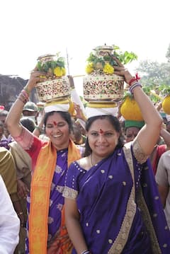 In Pics : ఏడుపాయల దుర్గమ్మ అమ్మవారికి బోనం సమర్పించిన ఎమ్మెల్సీ కవిత