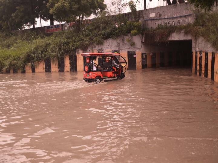 Uttar Pradesh Weather Update News Today 1 October 2022 Noida Lucknow Ghaziabad Varanasi Gorakhpur Kanpur UP Weather Update: आज यूपी में इन जगहों पर हल्की बारिश की संभावना, जानिए- आपके जिले में कैसा रहेगा मौसम