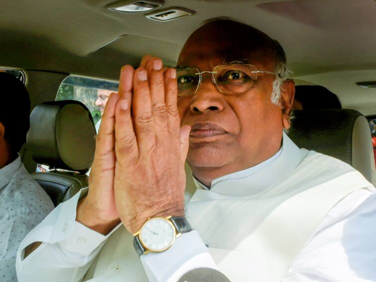 Congress President Election 2022 - 'One Leader One Post': Mallikarjun Kharge Resigns As Rajya Sabha LoP After Entering Fray 'One Leader One Post': Kharge Resigns As Rajya Sabha LoP After Entering Fray For Congress President Election