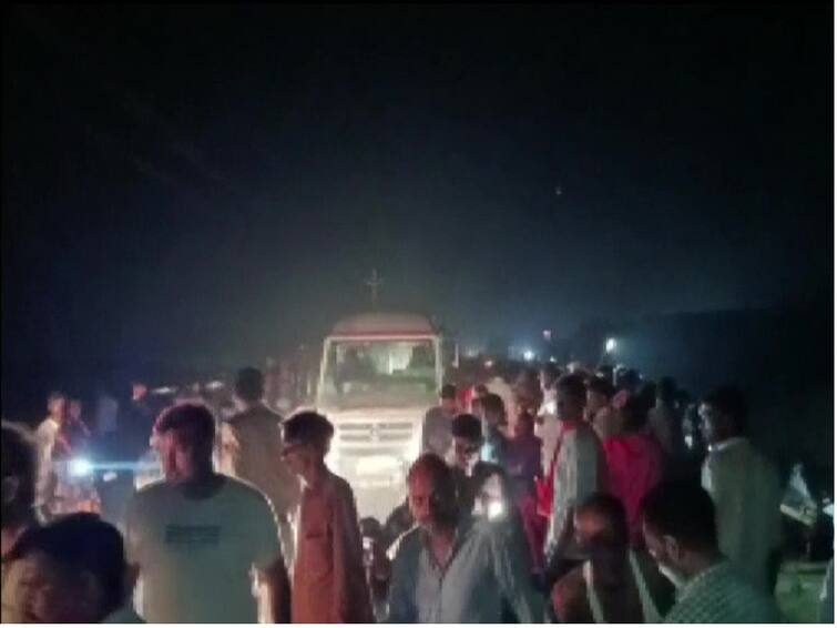 UP: 10 Killed, Several Injured As Tractor Trolley Overturns Into Pond In Kanpur PM Modi, CM Adityanath Expresses Grief UP: 22 Killed, Several Injured As Tractor-Trolley Overturns Into Pond In Kanpur. PM Modi, CM Adityanath Express Grief