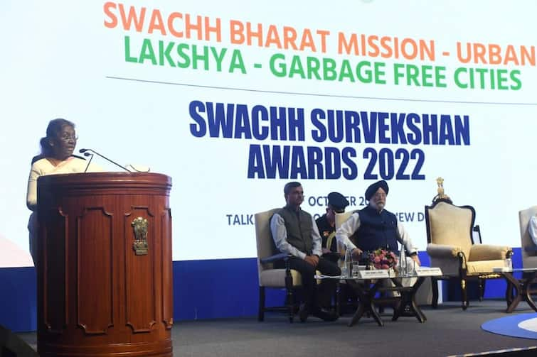 Swachh Survekshan Awards 2022 Indore deemed cleanest city for 6th time in a row Swachh Survekshan Awards: इंदूर सलग सहाव्यांदा सर्वात स्वच्छ शहर, राज्यांमध्ये मध्य प्रदेशची बाजी 