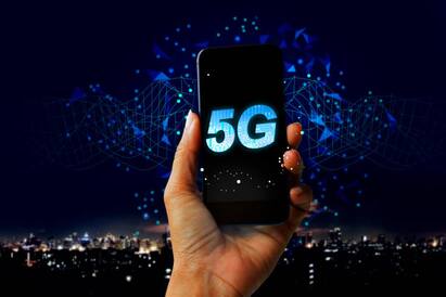 5G in India: ਭਾਰਤ ਚ 5ਜੀ ਸੇਵਾਵਾਂ ਸ਼ੁਰੂ ਹੋ ਚੁੱਕੀਆਂ ਹਨ ਤੇ ਰਿਲਾਇੰਸ ਜੀਓ ਅਤੇ ਏਅਰਟੈੱਲ ਨੇ ਵੀ ਇਹ ਸੇਵਾ ਸ਼ੁਰੂ ਕਰ ਦਿੱਤੀ ਹੈ। ਦੱਸ ਦੇਈਏ ਕਿ 5ਜੀ ਦੀ ਵਰਤੋਂ ਕਰਨ ਲਈ ਤੁਹਾਨੂੰ ਹਜ਼ਾਰਾਂ ਰੁਪਏ ਖਰਚ ਕਰਨੇ ਪੈ ਸਕਦੇ ਹਨ। ਆਓ ਜਾਣਦੇ...