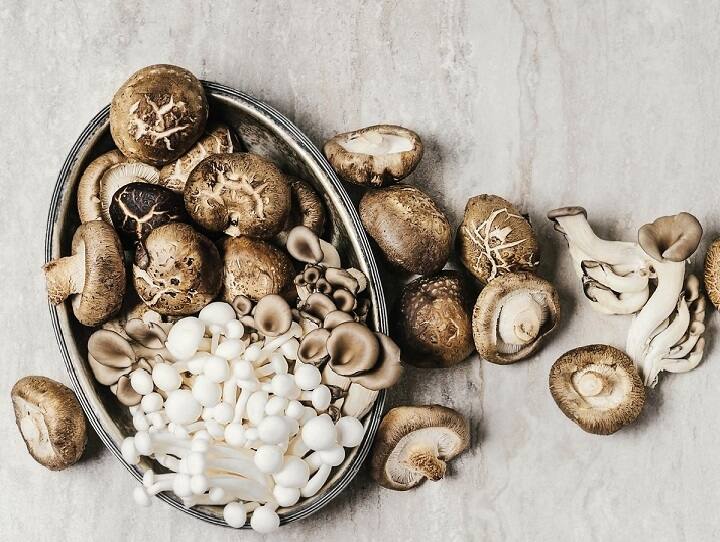 7 Surprising Mushroom Health Benefits for Your Skin, Brain and Bones சின்னஞ்சிறு காளானில் எண்ணிலடங்கா மருத்துவ குணங்கள்! என்னென்னவென்று தெரியுமா?