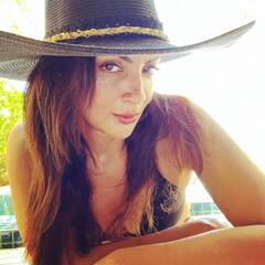 सोहेल खान की एक्सवाइफ ने शेयर की ऐसी ग्लैमरस तस्वीरें, सोशल मीडिया पर मचाई सनसनी