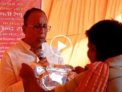 VIDEO: BJP नेता के सामने जब पहुंचा शराबी, संजय जायसवाल बोले- एहि से नीतीश के हम कहेनी शराबबंदी खोल देवे के