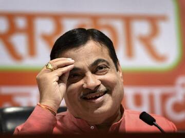 Nitin Gadkari : 'என்னால கூட அந்த காரை வாங்க முடியல..' பீலிங்கா பேசிய மத்திய அமைச்சர் நிதின் கட்கரி..!