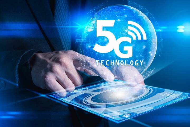 5G পরিষেবা চালু হওয়ার পর দেশের আর্থিক শ্রীবৃদ্ধি ঘটবে বলেই মনে করছে শিল্পমহল। টেলিকম অপারেটররা আগেই রাজ্যগুলিতে এই পরিষেবাগুলি চালু করার জন্য প্রস্তুতি নিয়েছে।