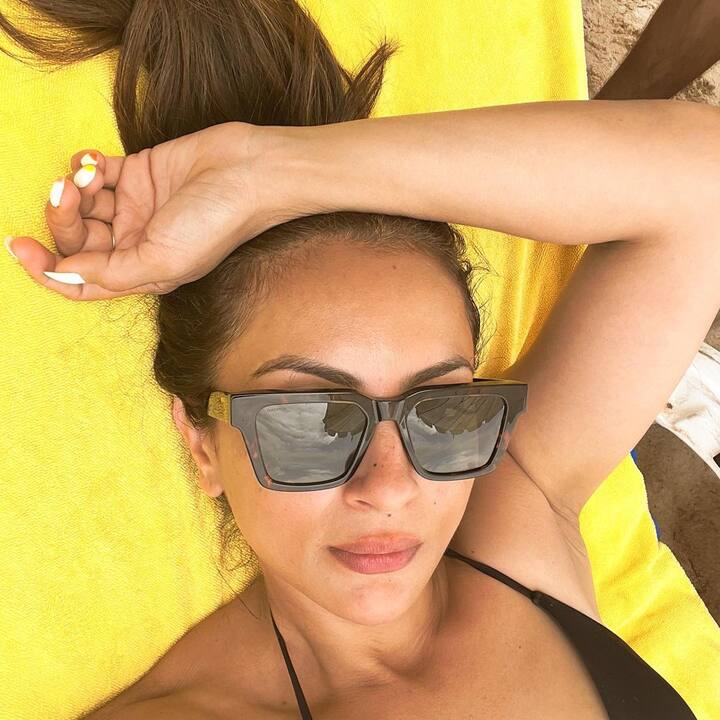 सीमा सजदेह की जिन फोटो के बारे में यहां बात हो रही हैं, उन्हें सीमा ने आज अपने ऑफीशियल इंस्टाग्राम हैंडल पर शेयर किया है.