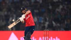 কাজে দিল না বাবরের অর্ধশতরান, দুরন্ত ইনিংসে ইংল্য়ান্ডকে সমতায় ফেরালেন সল্ট