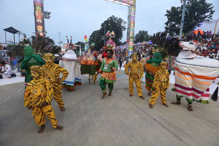 బ్రహ్మోత్సవాల్లో కళా బృందాల ప్రదర్శన