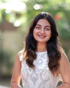 Esther Anil : வெள்ளை நிற உடையில் அசத்தும் பாபநாசம் புகழ் எஸ்தர் அனில்!