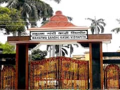 'नवरात्रि में उपवास रखने से बेहतर है संविधान पढ़ें महिलाएं' फेसबुक पोस्ट करने वाले लेक्चरर को विद्यापीठ ने हटाया