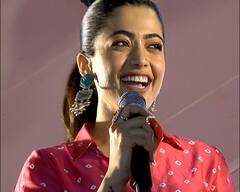 In Pics: અમદાવાદમાં રશ્મિકા મંદાના રમી ગરબા, પાંચમા નોરતે મન મૂકીને રમ્યા ખેલૈયા