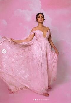 Mrunal Thakur: ਫ੍ਰਂਟ ਓਪਨ ਡਰੈੱਸ 'ਚ ਨਜ਼ਰ ਆਇਆ ਮ੍ਰਿਣਾਲ ਠਾਕੁਰ ਦਾ ਮਿਜ਼ਲਿਂਗ ਅਵਤਾਰ