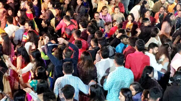 ગુજરાતીઓ, અન્ય કોમ્યુનિટી તેમજ કેનેડા GTA (ટોરેન્ટો આસપાસ વિસ્તાર) ના લોકો ના સાથ સહકારથી આ ગરબાનું આયોજન કરાય છે.