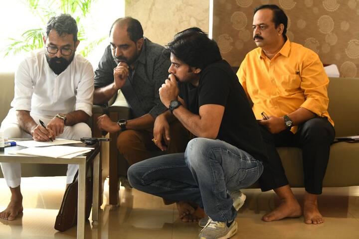 చాలా మంది నటులు, టెక్నీషియన్స్ ఇందులో పాల్గొన్నారు.(Photo Courtesy: HariHara Veeramallu Twitter)