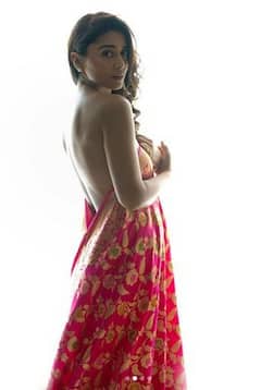 Shriya Saran: ਬਿਨਾਂ ਬਲਾਊਜ਼ ਦੇ ਸਾੜੀ ਲਪੇਟ ਕੇ RRR ਫੇਮ ਅਦਾਕਾਰਾ ਨੇ ਦਿਖਾਇਆ ਬੋਲਡ ਅਵਤਾਰ, ਇੰਟਰਨੈੱਟ 'ਤੇ ਮਚਾਈ ਤਬਾਹੀ