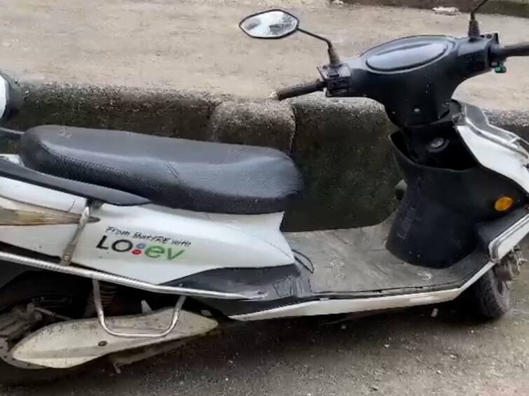 Electric scooter battery explodes seven year old boy dies in Vasai इलेक्ट्रिक स्कूटरच्या बॅटरीचा स्फोट, वसईतील सात वर्षीय चिमुरड्याचा मृत्यू 