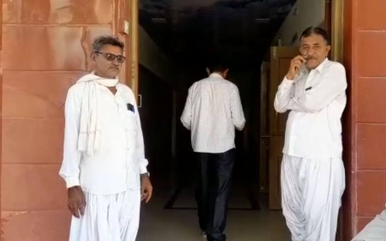 BJP leader Alpesh Thakor held a meeting at Radhanpur Circuit House Gujarat Assembly Elections: વિધાનસભા ચૂંટણી પહેલા ભાજપના કયા નેતાએ બંધ બારણે બેઠક બોલાવતા રાજકારણ ગરમાયું