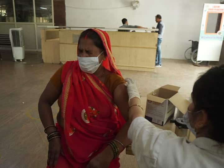 India See Decline In Cases Records 3,805 New Coronavirus Infections 26 Fatalities In 24 Hours Covid Update: India Witnesses Decline In Cases, Records 3,805 New Coronavirus Infections
