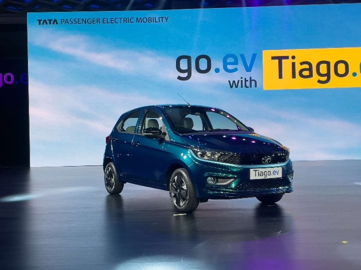 Tiago EV Review See first look review of Tata Tiago EV  Tiago EV Review: टाटा टियागो ईवी का फर्स्ट लुक रिव्यू, जानिए क्या है खासियत