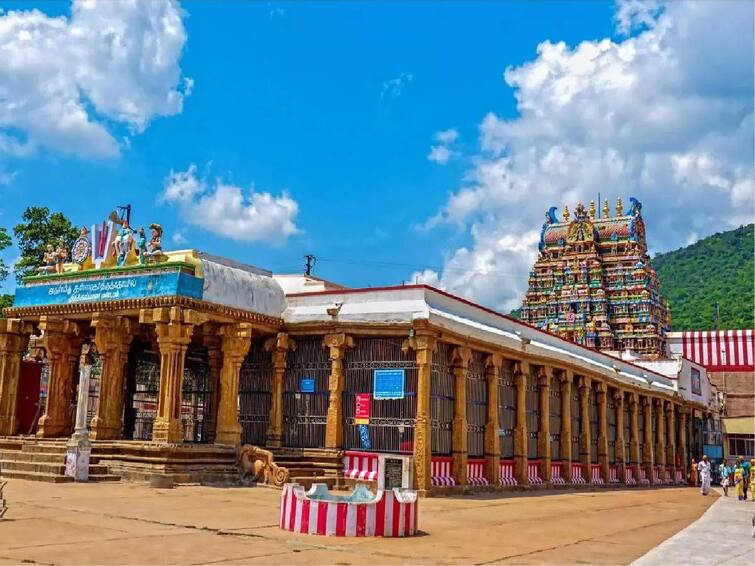 Madurai famous kallazhagar temple Fire accident people worried kallazhagar Temple Fire: புகழ்பெற்ற கள்ளழகர் கோவிலில் பயங்கர தீ விபத்து..! பக்தர்கள் சோகம்..!