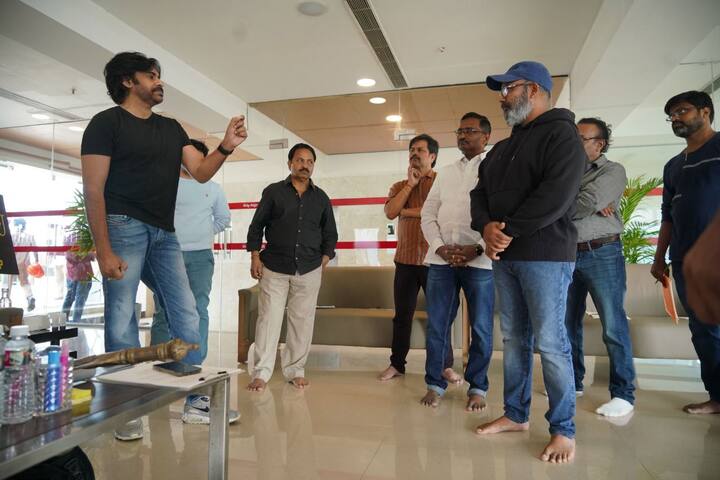 ప్రస్తుతం ఈ ఫొటోలు సోషల్ మీడియాలో వైరల్ అవుతున్నాయి.(Photo Courtesy: HariHara Veeramallu Twitter)
