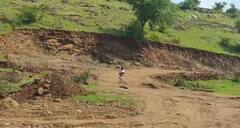 PHOTO: सपाटीकरणाची परवानगी असताना 9 एकर डोंगर पोखरले, थेट जिल्हाधिकाऱ्यांनी केली कारवाई