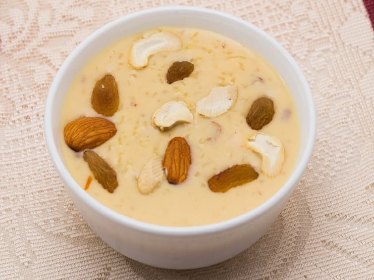 Navratri 2022: Homemade Sweets to Add Flavour to Your Festive Mood Navaratri : தீபாவளின்னா அதிரசம், முறுக்கு.. நவராத்திரின்னா தேங்காய் பூ லட்டும், பளபள பாயசமும்.. ரெசிப்பி கார்னர்