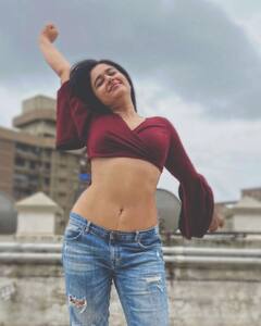 Poonam bajwa : நடிகை பூனம் பஜ்வாவின் லேட்டஸ்ட் க்ளிக்ஸ்!