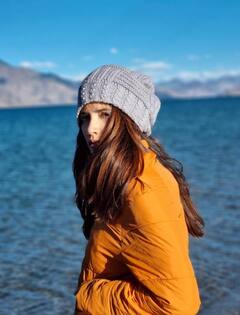 In Pics: 'भावना भाभी'चं मोहक रुप; सायलीचे फोटो पाहून चाहते म्हणतात, आईशप्पथ खूपच हार्ड!