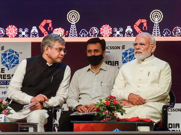 पीएम मोदी ने अपने भाषण में 5G सर्विस की अहमियत और इससे होने वाले फायदों के बारे में बताया. उन्होंने इसकी लॉन्चिंग को भारत के लिए गर्व का पल कहा है. उन्होंने कहा कि भारत अब टेलीकॉम टेक्नॉलजी में ग्लोबल स्टेंडर्ड तय करेगा.