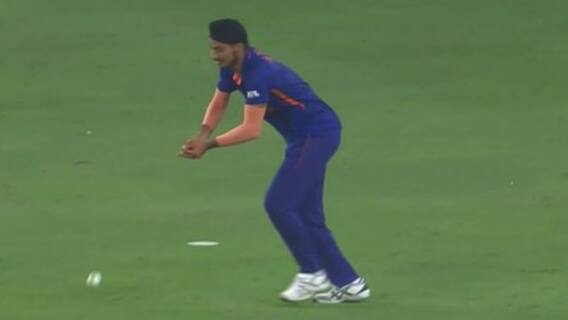Team India's Fielding: ચાલુ વર્ષે ટીમ ઈન્ડિયાના માખણીયા ફિલ્ડરે છોડ્યા 25 ટકા કેચ, આકાશ ચોપડાએ ગણાવ્યા ખરાબ ફિલ્ડિંગના કારણો Team India's Fielding: ચાલુ વર્ષે ટીમ ઈન્ડિયાના માખણીયા ફિલ્ડરે છોડ્યા 25 ટકા કેચ, આકાશ ચોપડાએ ગણાવ્યા ખરાબ ફિલ્ડિંગના કારણો