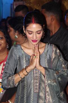 Nusrat Jahan on Puja: ঢাক কাঠি, ডায়েট ভুলে ফুচকায় কামড়, নুসরতের পুজো জমজমাট