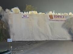 आधी रात को ढहा दिया गया पुणे का चांदनी चौक पुल, पूरी तरह से सफल नहीं रहा ऑपरेशन