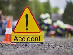 Accident : சாலையில் கவிழ்ந்த ஆட்டோ..! காப்பாற்றச் சென்ற 2 ஓட்டுனர்கள்..! லாரி மோதி உயிரிழந்த பரிதாபம்...