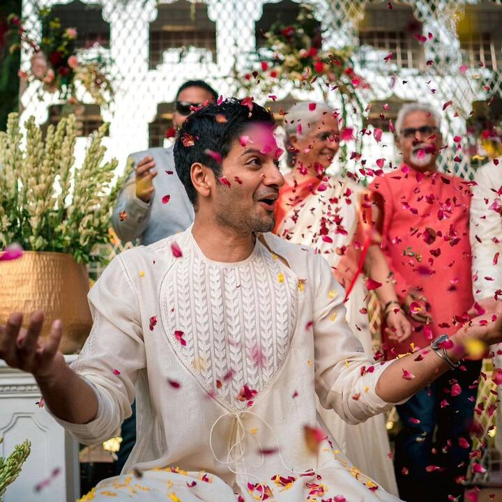 शादी के बाद अली और ऋचा का वेडिंग रिसेप्शन रखा जाएगा. बता दें कि इनकी शादी के दो रिसेप्शन होने हैं जिसकी शुरुआत 7 अक्टूबर से होगी.