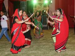 कोटा में लोगों के सिर चढ़कर बोल रहा गरबा, डांडिया की धुन पर झूमे विधायक संदीप शर्मा