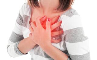 Health Tips : हृदयविकाराच्या झटक्याची 'ही' लक्षणं महिलांमध्ये आधीच दिसतात; वेळीच सावध व्हा!