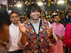 नवरात्रि के मौके पर जमकर झूमे 'गोल्डन ब्वॉय' नीरज चोपड़ा, फैंस के साथ किया गरबा, देखें वीडियो