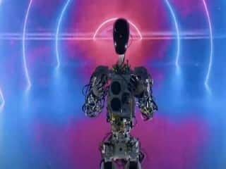 Elon Musk : एलॉन मस्कनं लॉन्च केला हुबेहुब माणसासारखा दिसणारा रोबोट; तुमची सर्व कामं करणार, पण किंमत ऐकून डोळेच विस्फारणार