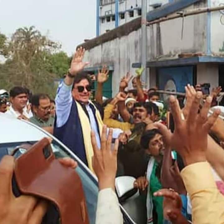 তাঁর হাত ধরেই কয়লাখনি এলাকায় প্রথমবার পদ্ম সরিয়ে ফুটেছে ঘাসফুল। ৩ লক্ষেরও বেশি মার্জিনে আসানসোল থেকে জিতেছেন।