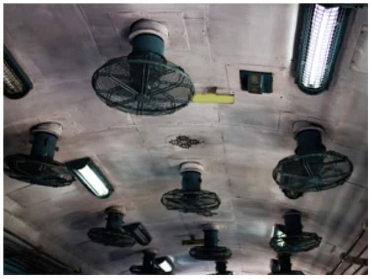 railway adopted this trick to stop theft fans are installed in the train Railway: चाह कर भी कोई चोरी नही करता ट्रेन में लगे पंखे, चोरी रोकने को रेलवे ने अपनाई ये तरकीब