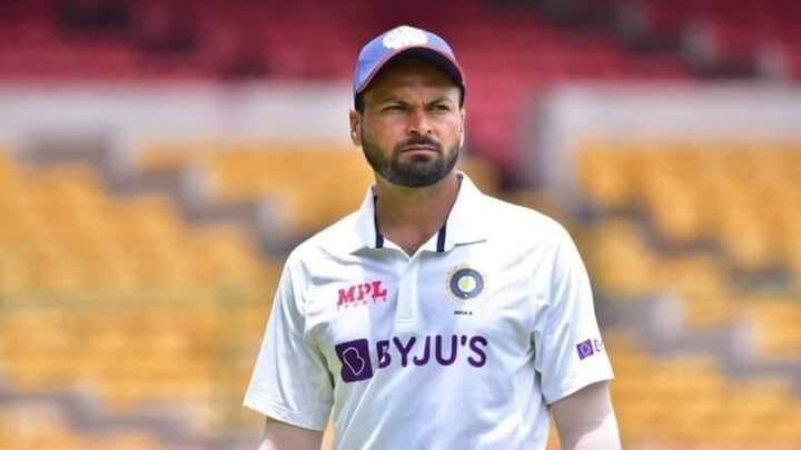 image দক্ষিণ আফ্রিকার বিরুদ্ধে ৬ অক্টোবর থেকে শুরু হতে চলা ওয়ান ডে সিরিজের দল ঘোষণা করা হয়েছে আজ। প্রথমবার ভারতের হয়ে এই সিরিজে সুযোগ পেয়েছেন মুকেশ কুমার।