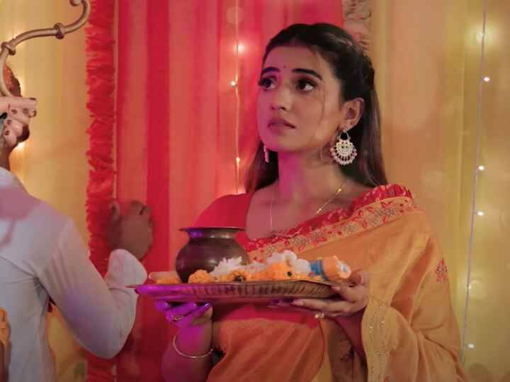 Bhojpuri queen Akshara Singh devi geet for navratri see viral video Navratri Song: मां के सामने हाथ जोड़ें Akshara Singh ने जाहिर किए अपने सभी दुख दर्द, कहा- मैया सुनलो दिल की पुकार