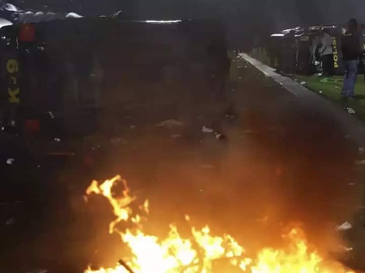 हादसे में स्टेडियम के अंदर मौके पर ही 34 लोगों की मौत हो गई. बाकी लोगों की मौत अस्पताल में हुई.