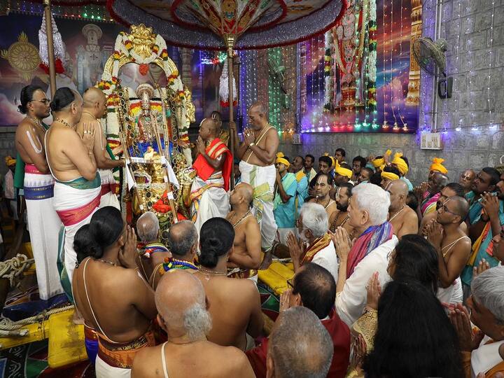 హనుమంత వాహనంపై స్వామి వారి ఊరేగింపు