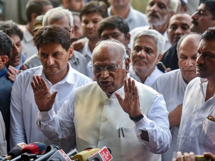 Told Tharoor Better To Have Consensus Candidate, But He Wanted Contest: Mallikarjun Kharge Told Tharoor Better To Have Consensus Candidate, But He Wanted Contest: Mallikarjun Kharge