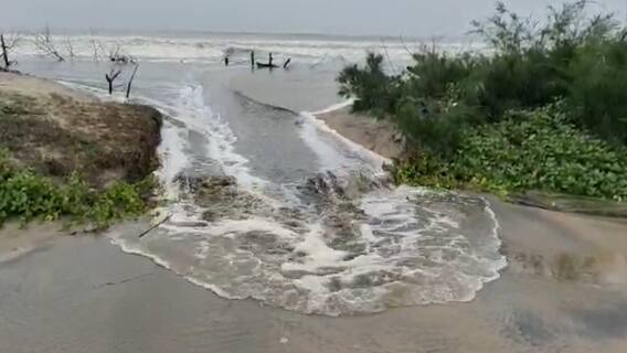 Konaseema Sea Water: కెరటాల ఉద్ధృతికి సమీపంలో జలాలన్నీ ఉప్పుమయం